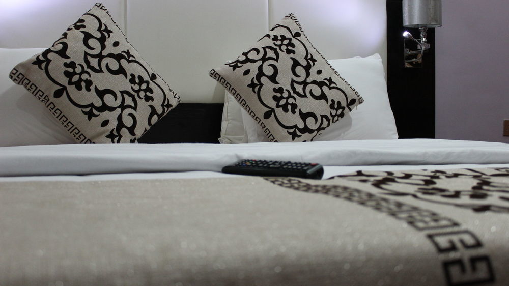 Downtown Royal Hotel Ikeja Ngoại thất bức ảnh