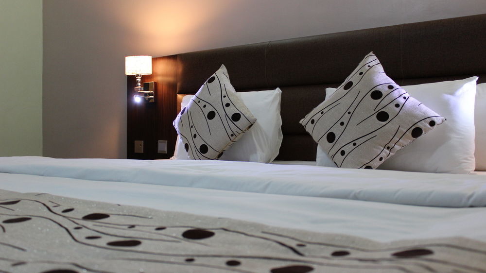 Downtown Royal Hotel Ikeja Ngoại thất bức ảnh