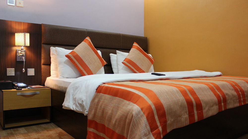 Downtown Royal Hotel Ikeja Ngoại thất bức ảnh