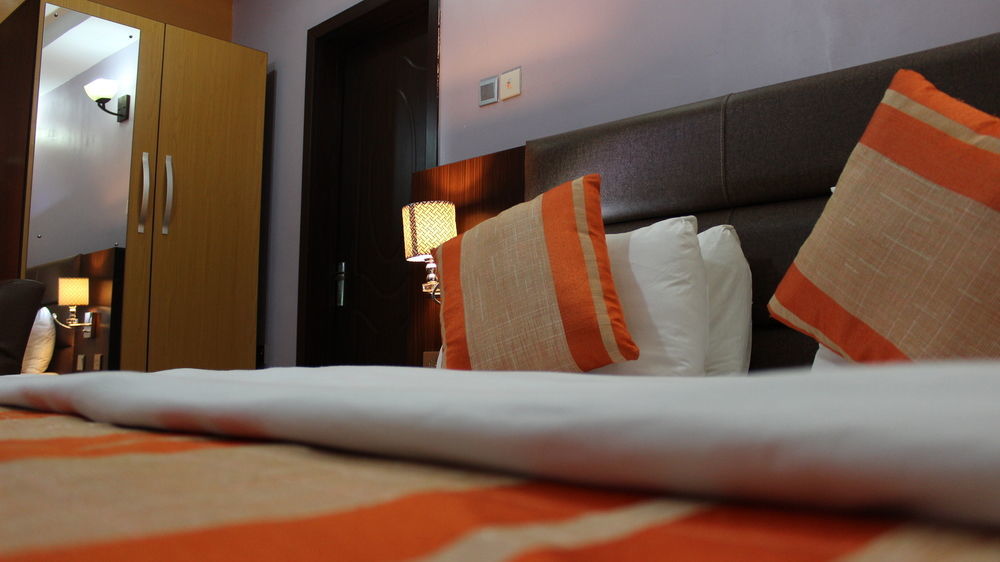 Downtown Royal Hotel Ikeja Ngoại thất bức ảnh